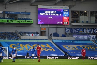 リバプールはブライトンと引き分け、厳しいVAR判定に泣く