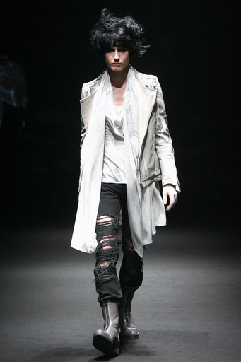 ＜09/10年秋冬東京・コレクション＞ガラアーベント、新作を発表