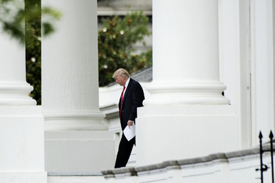 米政府倫理局長が辞任、利益相反でトランプ大統領とたびたび衝突