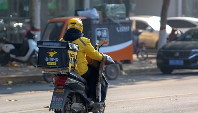 1日働いて693円 北京市幹部が食事配達員を体験「これほど大変とは…」