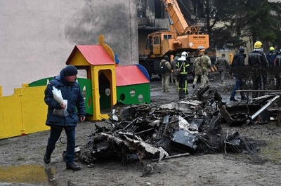 ウクライナ首都近郊でヘリ墜落、内相ら14人死亡