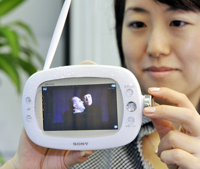 ソニー、防水仕様の4.0型ワンセグテレビを公開