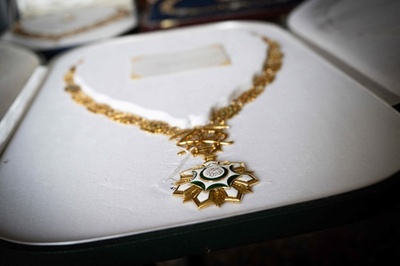 セネガル、初代大統領の貴重品競売に「待った」 直接購入