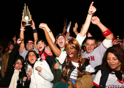 レッドソックスのワールドシリーズ制覇に地元ボストンが沸きあがる