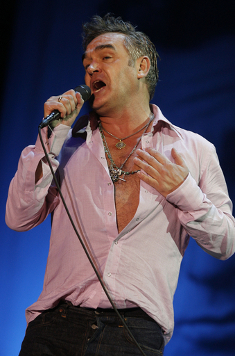 コンサート中に倒れた英歌手モリッシー、退院