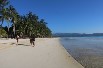 比ボラカイ島で浄化作戦終了、26日に観光客の受け入れ再開へ