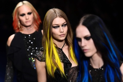 「ヴェルサーチ」17/18年秋冬