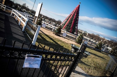 米政府閉鎖、首都のツリーも消灯 トランプ氏「一人ぼっち」ぼやく