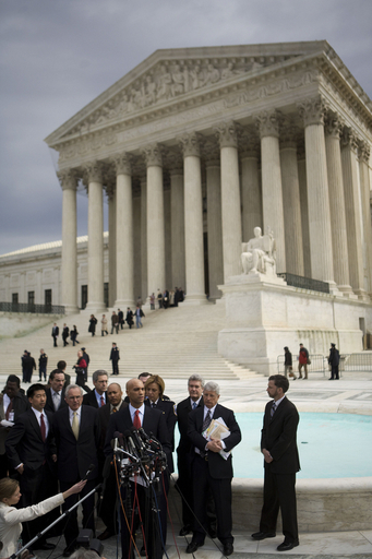 米銃規制の合憲性問う最高裁審理開始