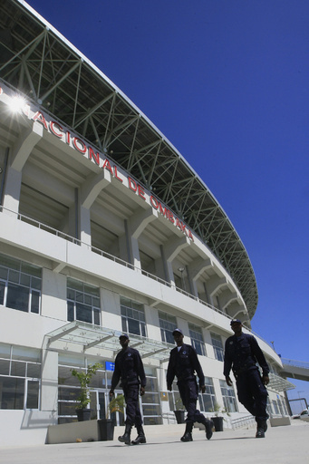 サッカーの試合で入場口にファン殺到、17人死亡 アンゴラ