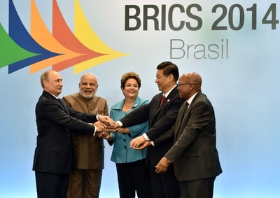 BRICS、開発銀行と「小規模版IMF」の創設で合意