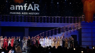動画：ファッションショーやオークションも、カンヌ「amfAR」ガラ