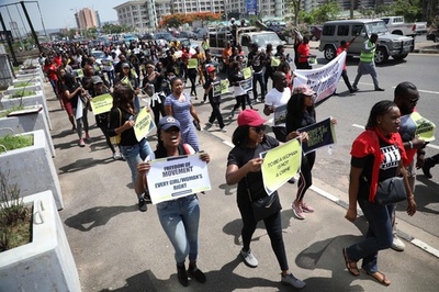 ナイジェリア首都警察、売春の容疑を掛けた女性らをレイプか