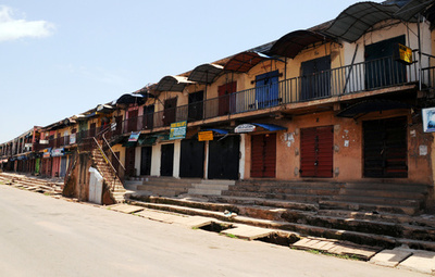 連続爆破で31人死亡、自爆用ベストの少女拘束 ナイジェリア