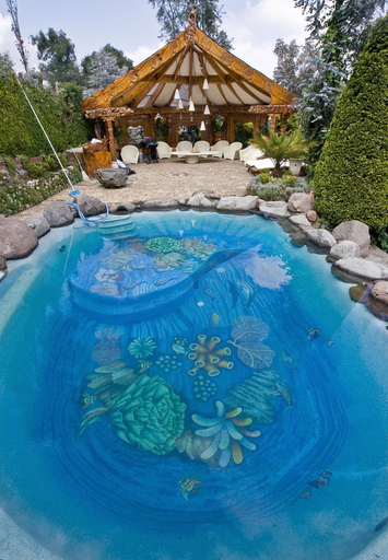 メキシコ麻薬組織の豪邸公開、希少動物も