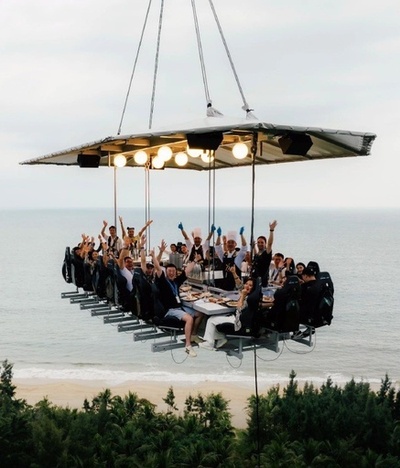 レストランは50メートル上空の宙ぶらりん＝中国海南省