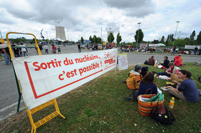 フランス各地で反核デモ、チェルノブイリから25年