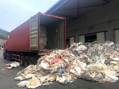 外国からのごみ輸入、2020年末までにゼロへ 中国