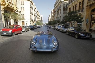 「ポルシェ911」50周年、オーナーが行進 レバノン