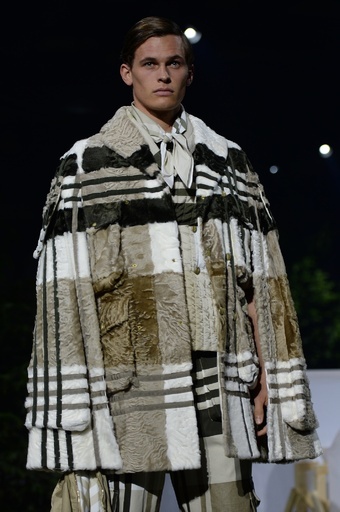 「モンクレール ガム・ブルー」17年春夏メンズ