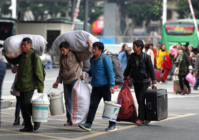 中国の「農民工」2.87億人に 若い世代が過半数