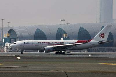 旅客機の着陸装置格納部から瀕死の男性、重度の低体温症 仏パリ