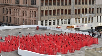 「終末論」テーマに集団ヌード撮影、オーストラリア