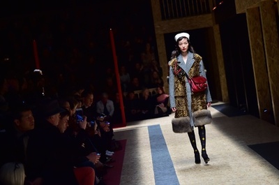 「プラダ」16/17年秋冬コレクション