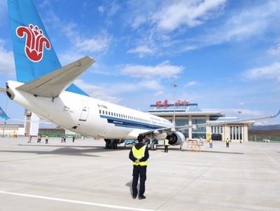 中国新疆初の高原空港 22日に定期便の運航開始 