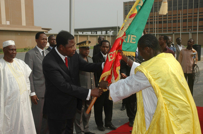 ボニ大統領 ベナン代表を激励