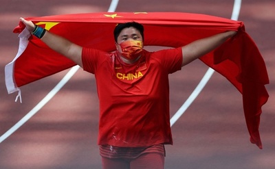中国の鞏立コウ、女子砲丸投げ金メダル 東京五輪