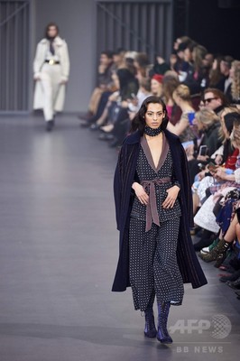 クラシックモダンなアーミーやドレススタイル テンパリー ロンドン 18 19年秋冬 写真34枚 ファッション ニュースならmode Press Powered By Afpbb News