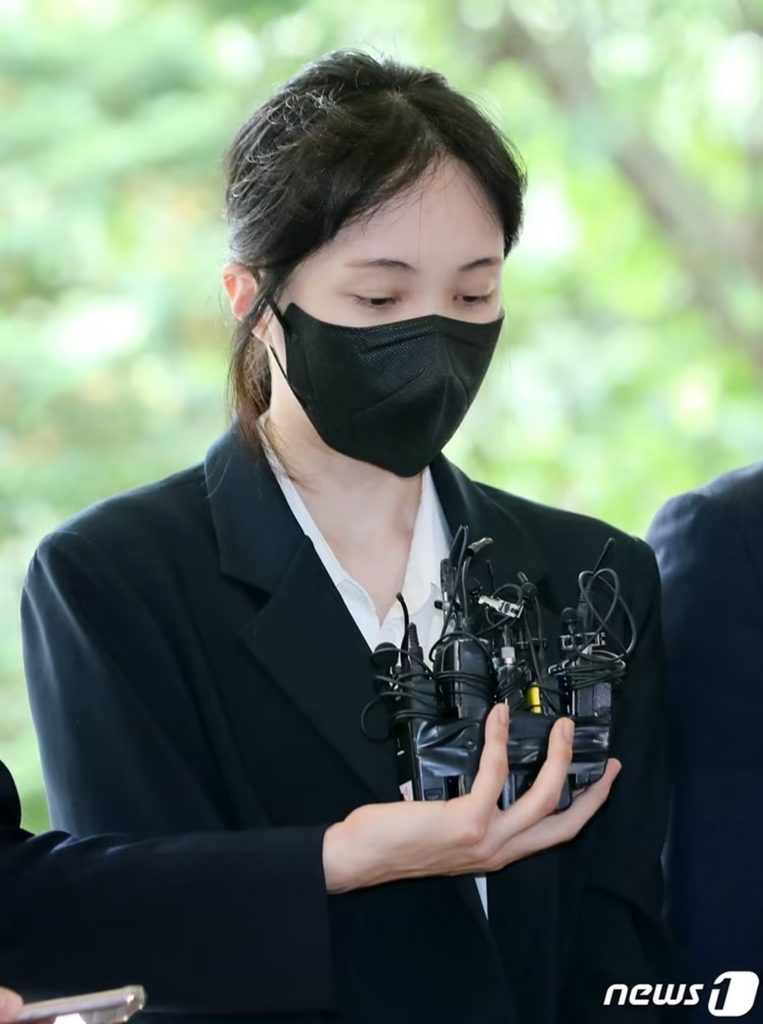 マイクを向けられるソ・ウヌ(c)news1