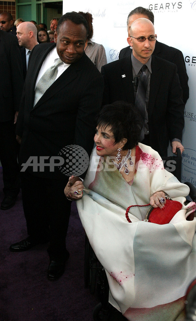 エリザベス・テイラーの宝飾ブランド、ホリデー・コレクションを発表