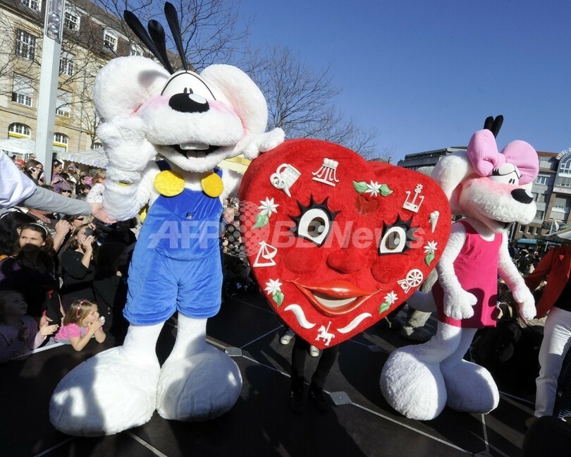 ゆるキャラ大集合？マスコット166種でギネス更新