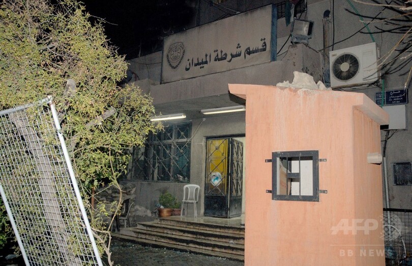 7歳女児が警察署に入り爆発、爆弾ベルトを遠隔操作 シリア