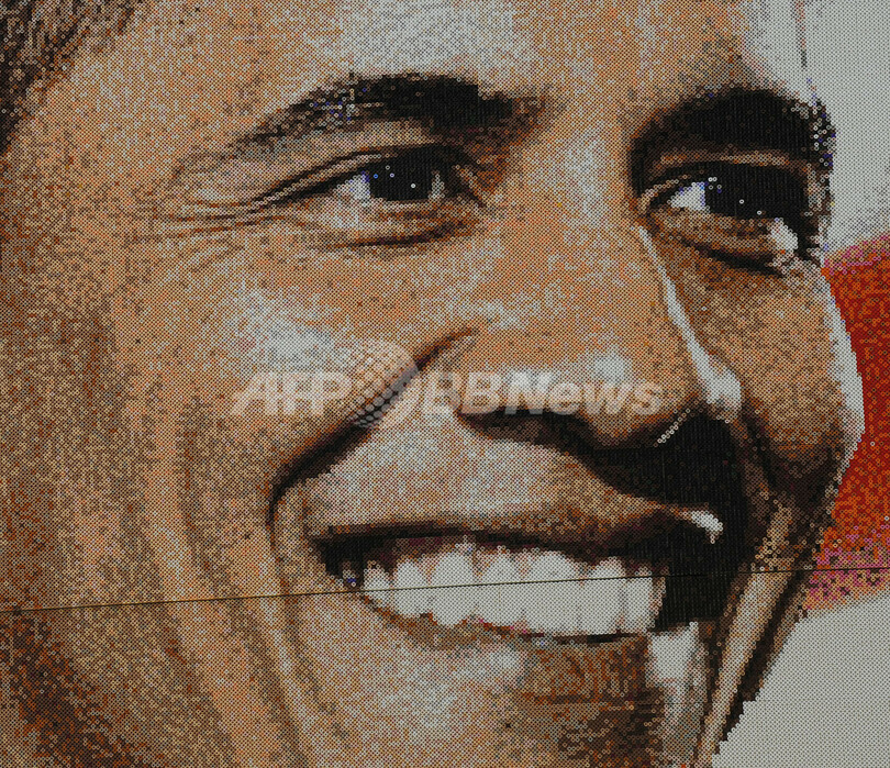 オバマ大統領のビーズモザイク、NYで公開 世界最大