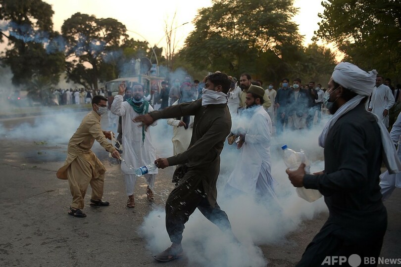 バングラ パキスタンで反仏デモ 数万人が大統領発言に抗議 写真12枚 国際ニュース Afpbb News