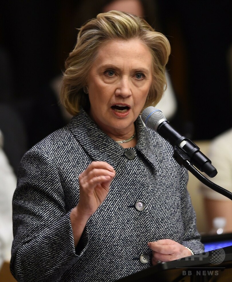 メールと携帯、公私で「使い分けるべきだった」 クリントン氏