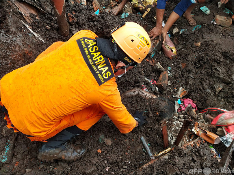 インドネシアと東ティモールで豪雨、死者113人に 熱帯低気圧が救助阻む
