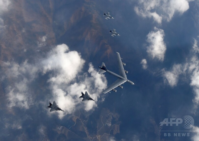 米軍B52爆撃機が韓国で低空飛行、北朝鮮をけん制