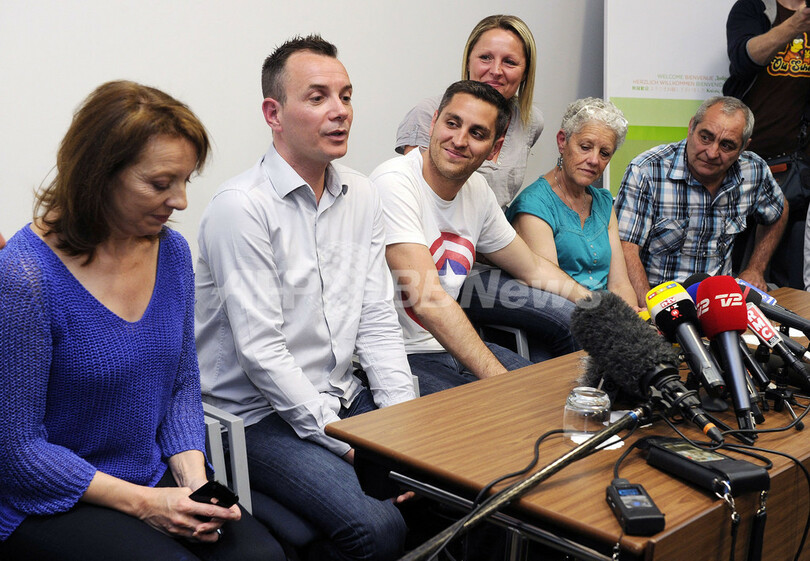 フランス初の同性婚カップル誕生、男性2人が愛誓う