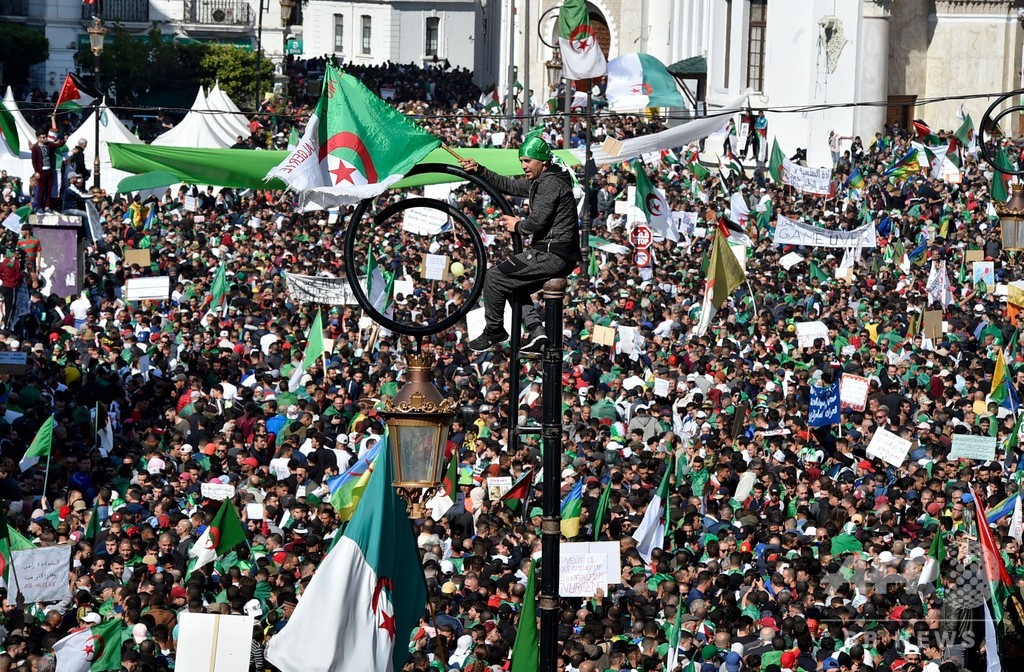 国際ニュース：AFPBB Newsアルジェリア、6週連続の大規模抗議デモ 大統領側近らの退任も要求