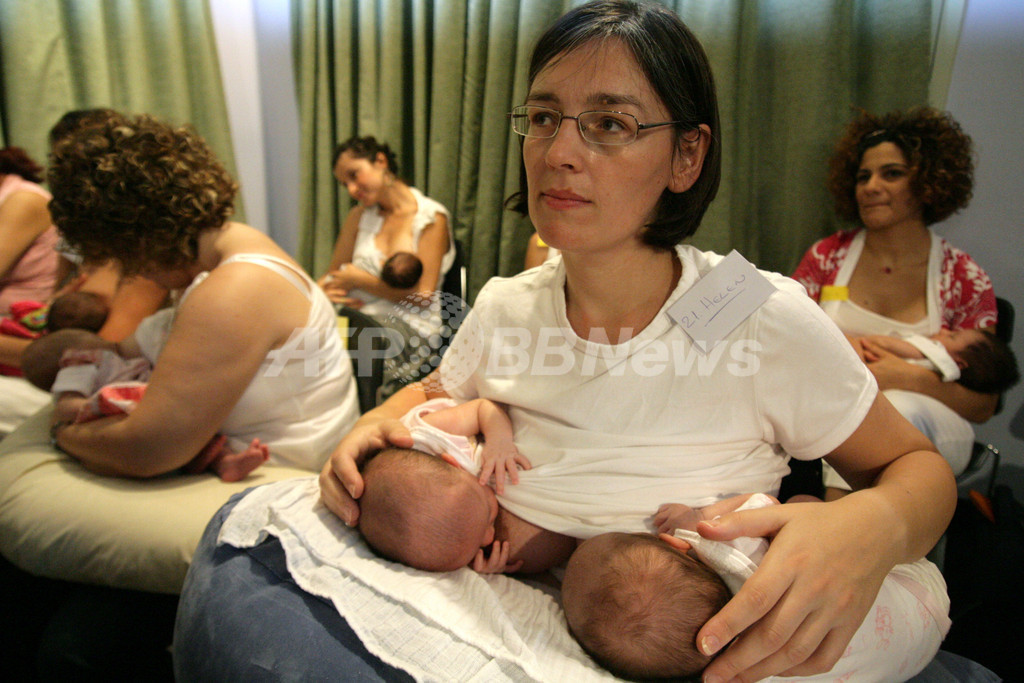 世界一斉授乳の最多人数ギネス記録に挑戦 写真3枚 国際ニュース：afpbb News