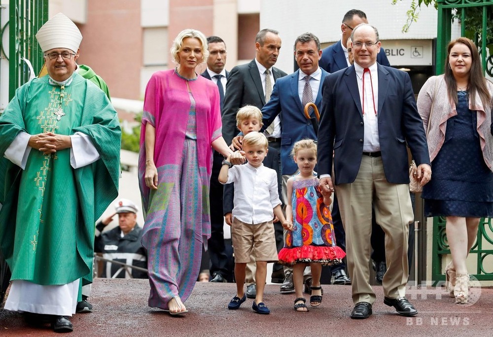 モナコ大公一家が伝統のピクニック 双子の公子と公女も参加 写真8枚 国際ニュース Afpbb News