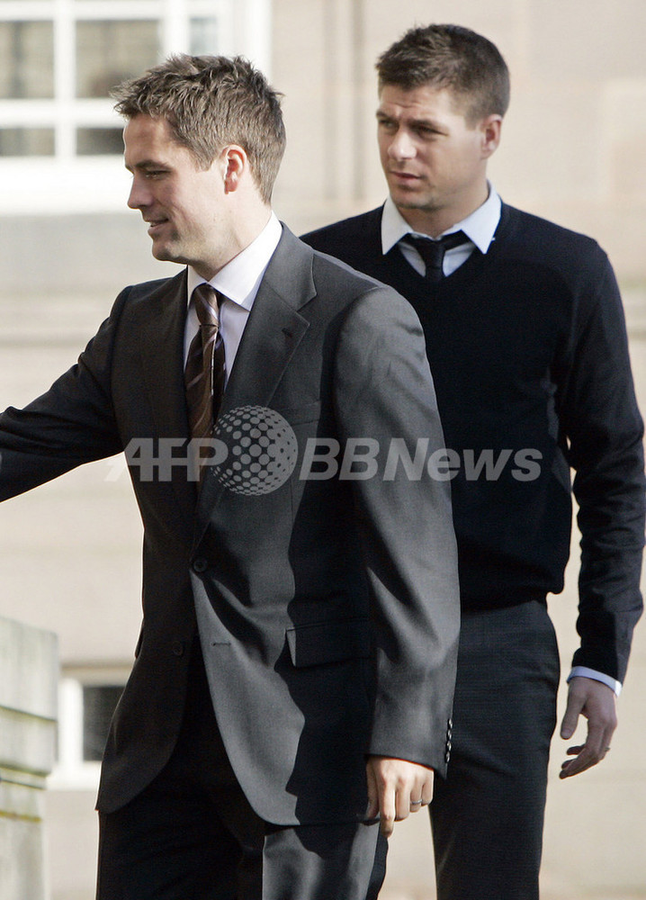 オーウェンとジェラードが偽造サイン販売の証人に 写真5枚 国際ニュース Afpbb News