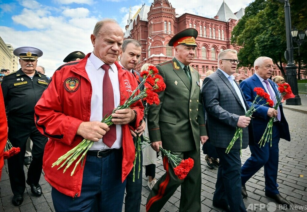 ロシアで「対日戦勝記念日」 共産党員、無名戦士の墓に献花 写真5枚