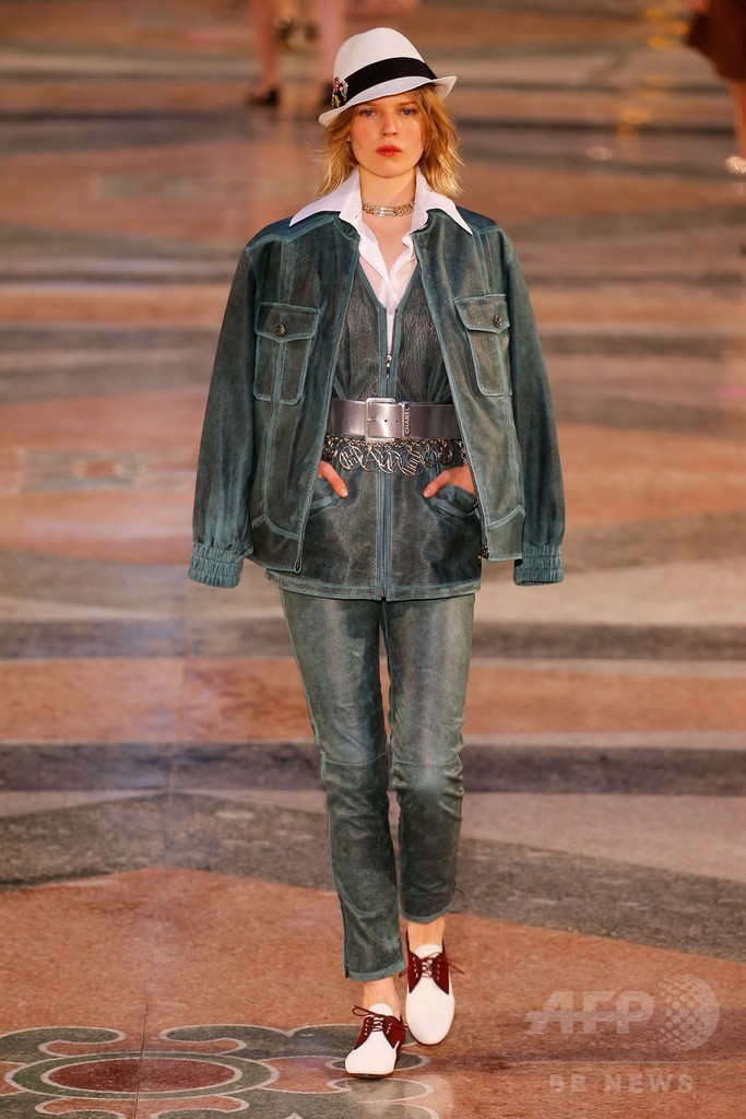 「シャネル」16/17年クルーズ・コレクション