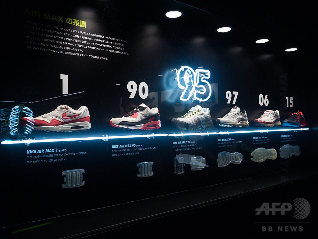 ナイキエアマックス発売20周年、貴重なデザイン画やアーカイブ展示16日まで
