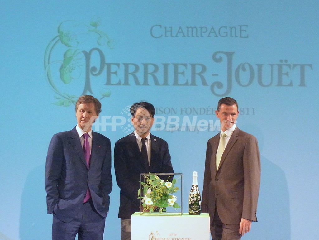 「ペリエ ジュエ」110年ぶりにアーティストを起用、東信と限定品発売